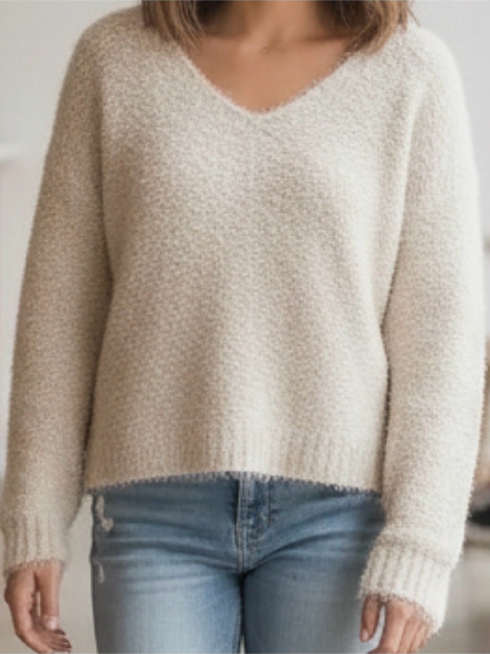 Abercrombie & Fitch V-Neck Fuzzy Sweater metallic threadingXS/S